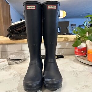 Women’s Hunter rain boots Tall size 7